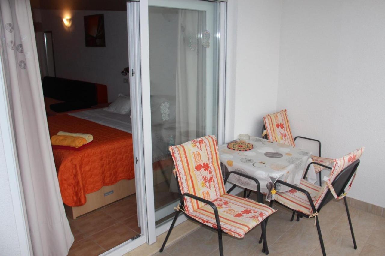 Apartmani Nima Tučepi Eksteriør billede