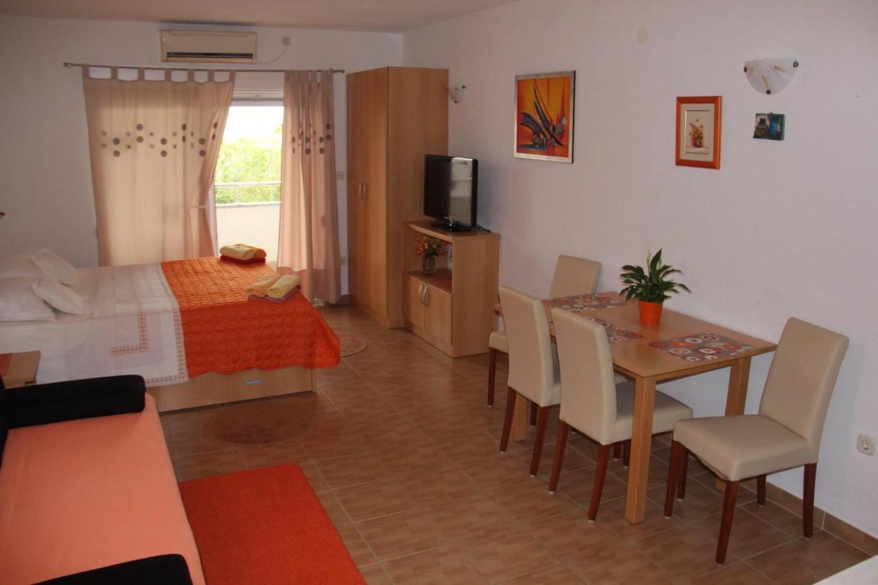 Apartmani Nima Tučepi Eksteriør billede