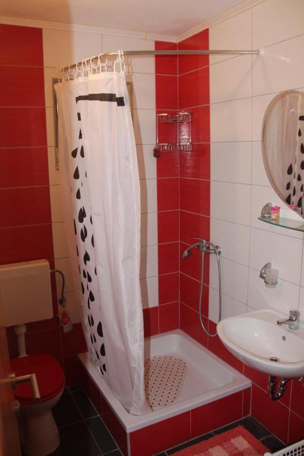 Apartmani Nima Tučepi Eksteriør billede